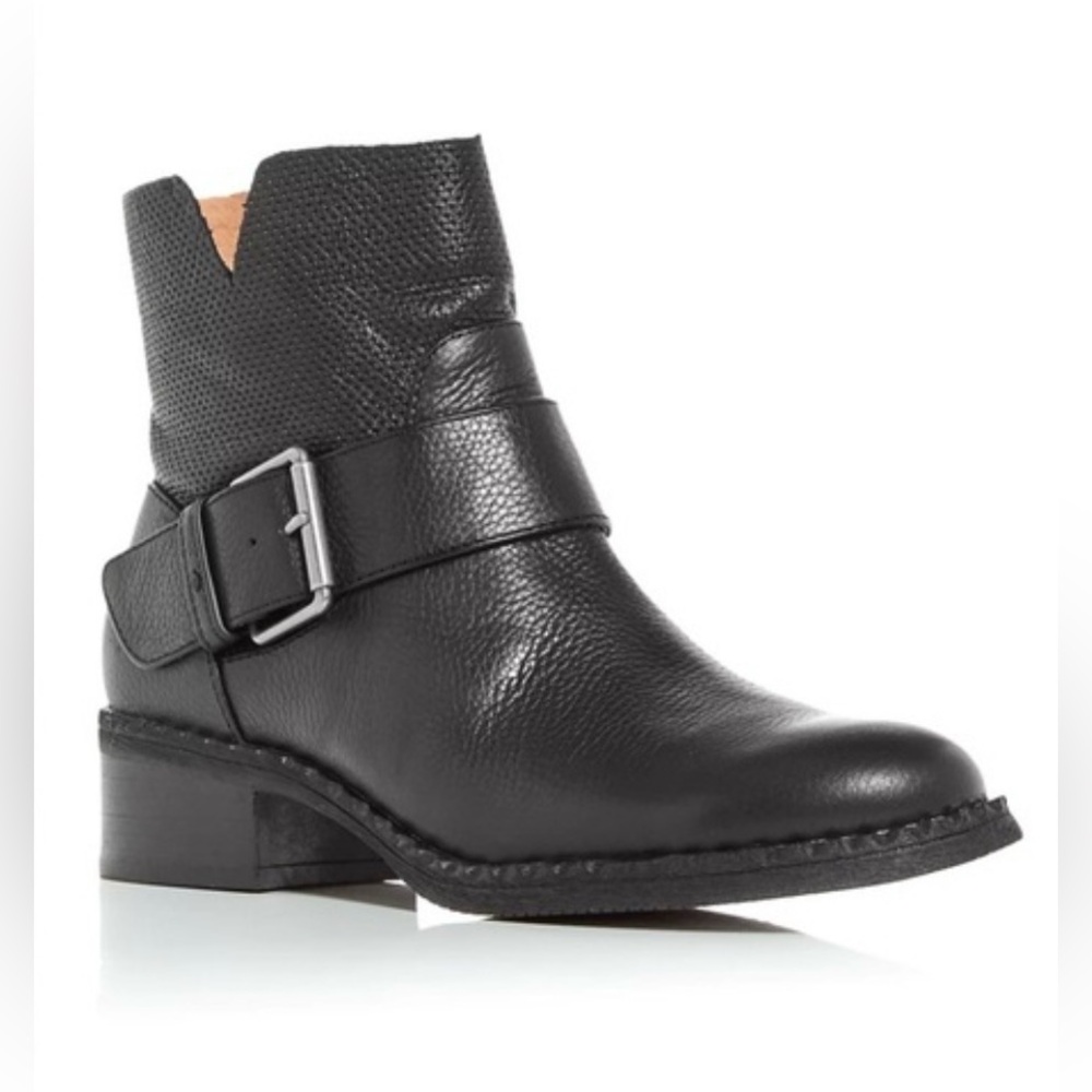 Gentle Souls - women’s Black leather Slit Moto Bootie heeled boots shoes size 10